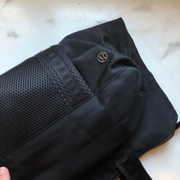 SALE: Lululemon Athletica Everywhere Tote Black - Picture 3 of 6